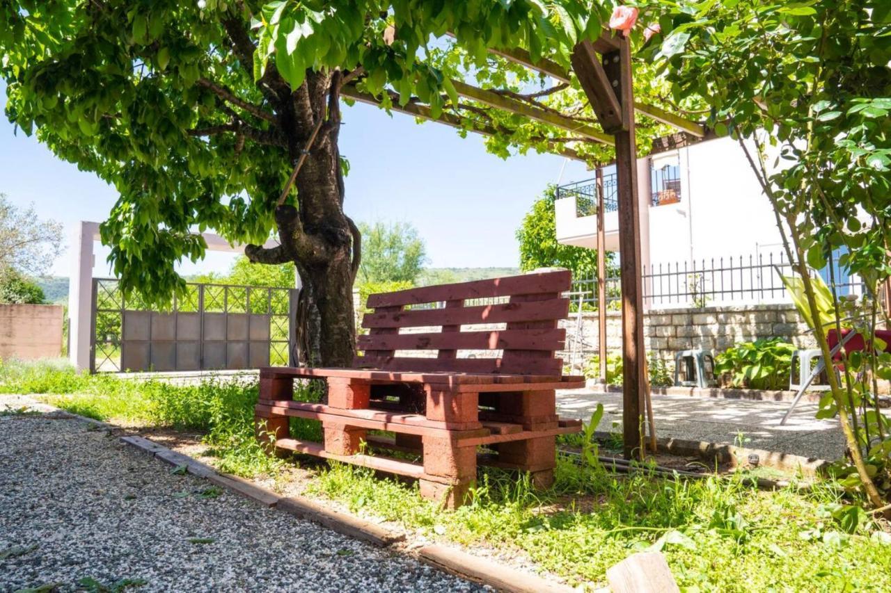 Secret Garden 76 Sq.M. Apartment Close To City Center Ioannina Ngoại thất bức ảnh